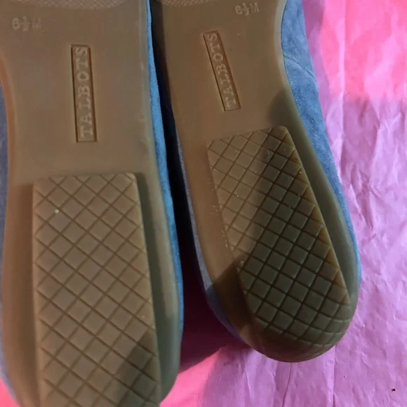 Talbots Women’s size 6.6 Light Blue Suede Loafers with Bee Design never worn - Picture 11 of 11